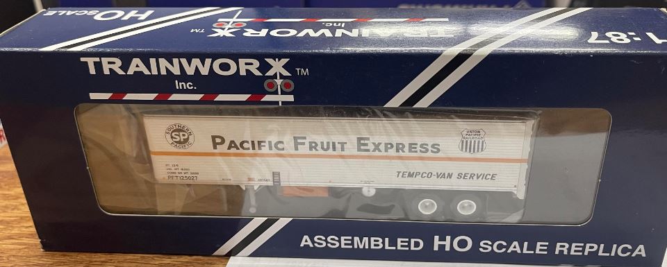 Trainworx Inc 80246-2 HO Pacific Fruit Express 40'' Corrugated Reefer Trailer