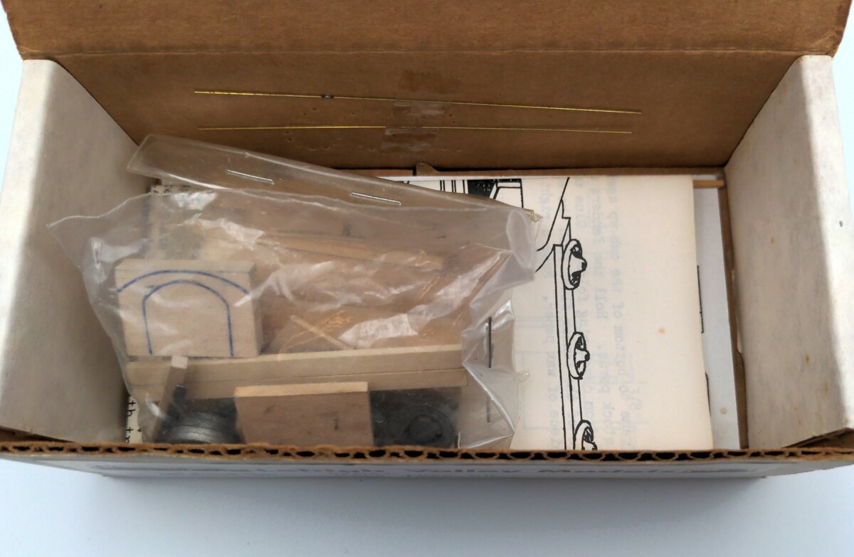 Lehigh Valley Models LVM 8-T S Scale Mack Fuel Oil Truck Kit