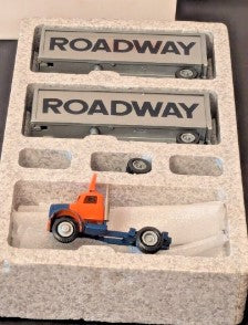 Winross 23860 1:64 Diecast Roadway Tractor Trailer Dual Set