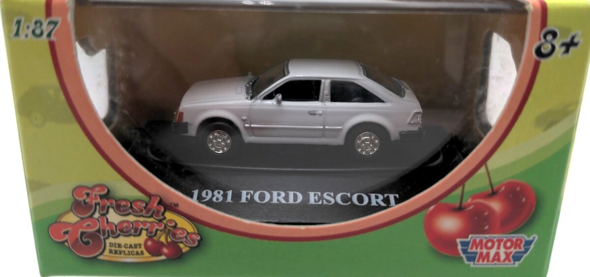 Motor Max 73950FC 1:87 Scale Fresh Cherries White 1981 Ford Escort