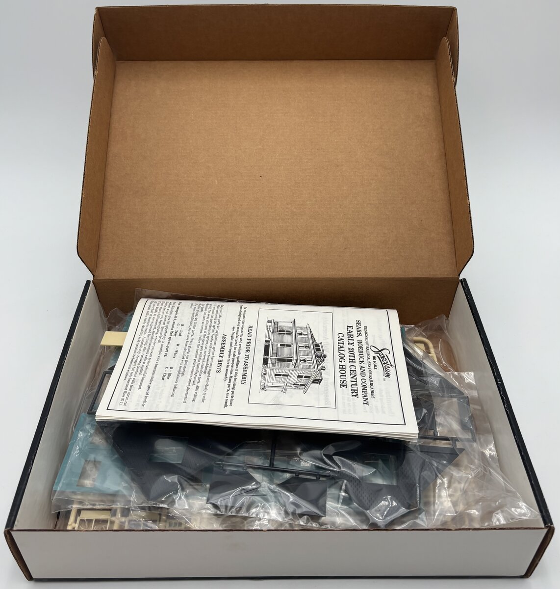 Bachmann 88001 HO Scale Spectrum 20th Century Catalog House Lighted Building Kit