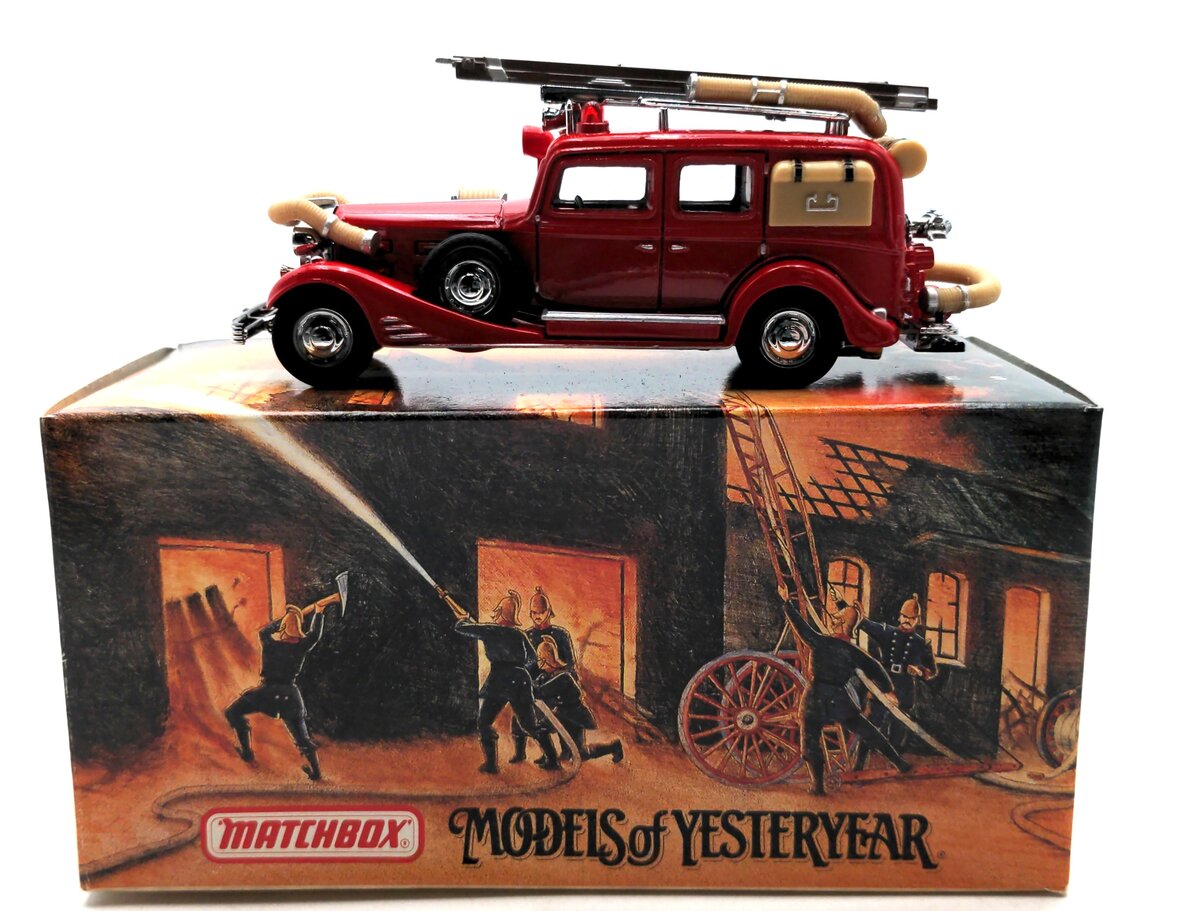 Matchbox YFE03 1:43 1933 Cadillac Fire Wagon