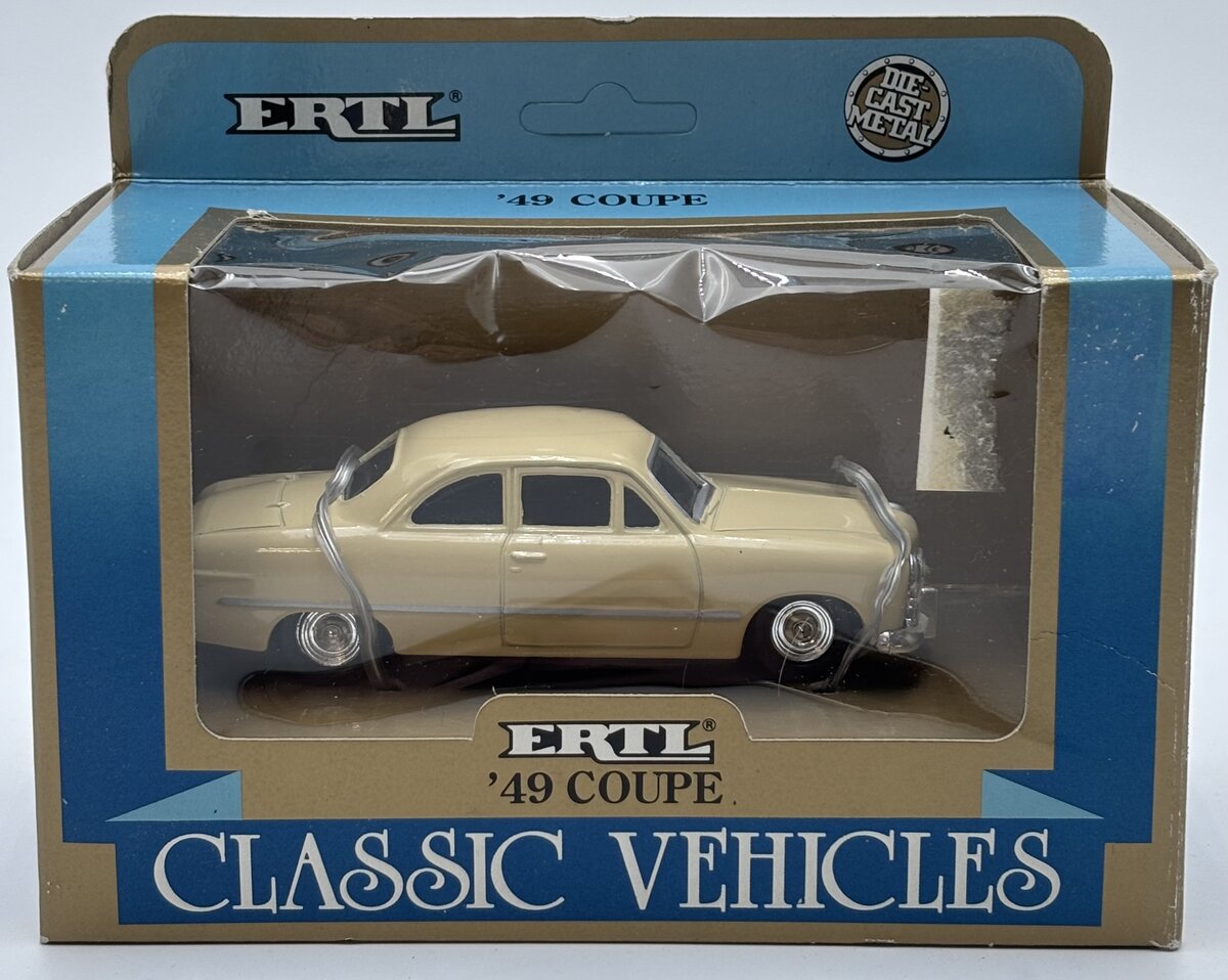 Ertl 2803 1/43" Classic Vehicles 1949 Ford Coupe Green