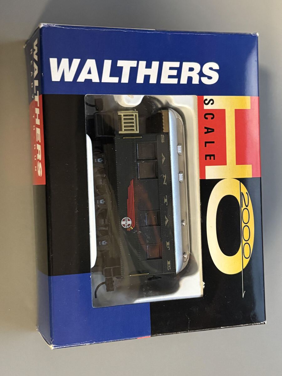 Walthers 932-26 HO Scale Santa Fe Piker Passenger Car
