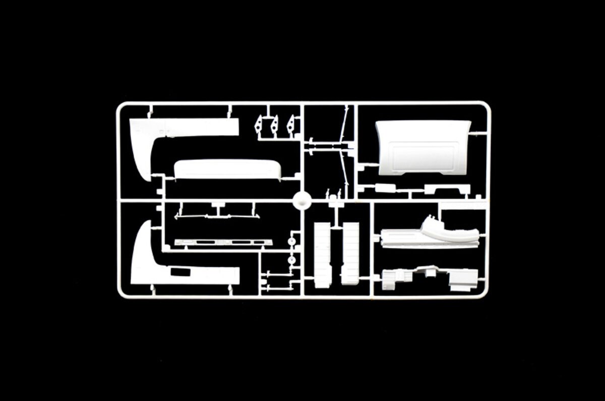 Italeri 3944 1:24 Scania Streamline 143H 6x2 Truck Plastic Model Kit