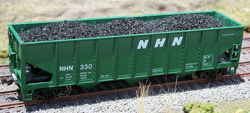 F+N Models 81217 HO Athearn 40' 3-Bay Hopper Coal Load (Pack of 2)