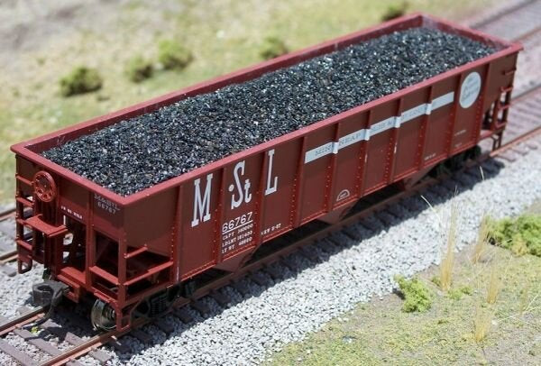 F+N Models 81302 HO Atlas 3-Bay Hopper Coal Load (Pack of 2)