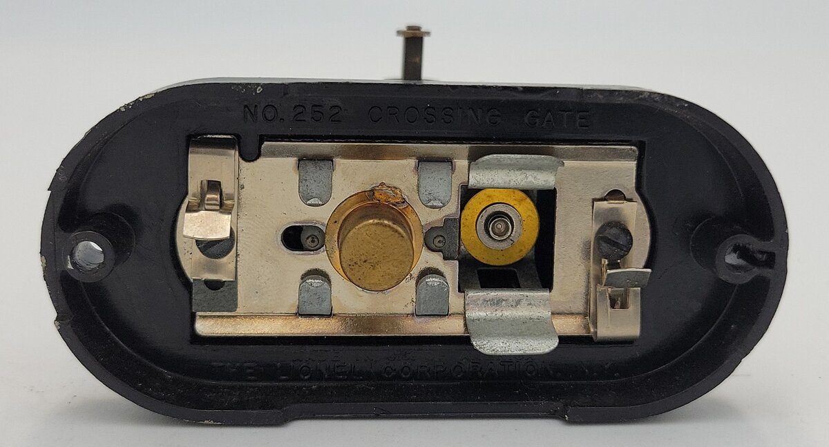 Lionel 252-5 Black Crossing Gate Base w/ Bottom Plate Assembly