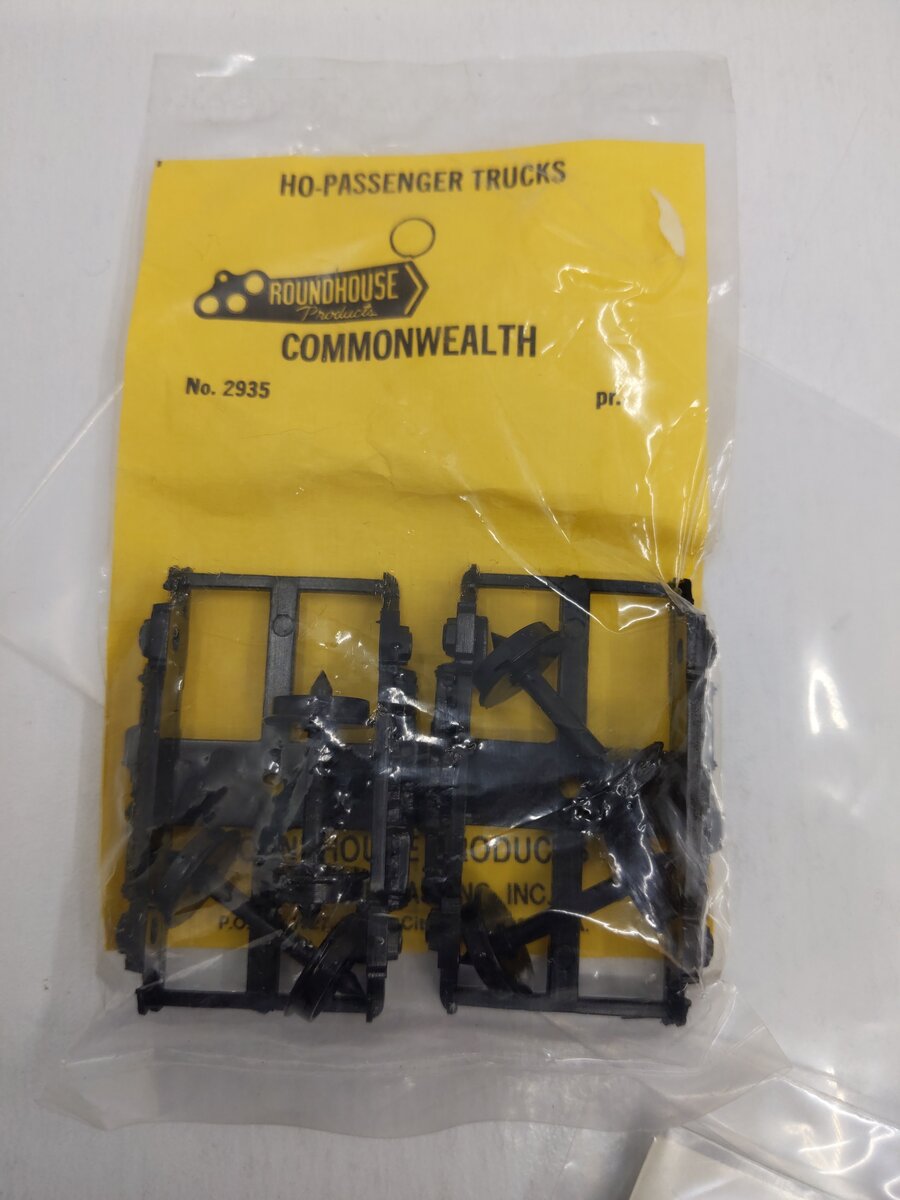 Roundhouse 2935 HO Scale Plastic Wheels Commonwealth Passenger Trucks(Pair of 2)