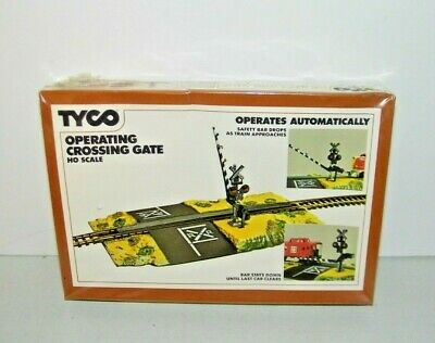 Tyco 908 HO Scale Operating Crossing Gate Kit