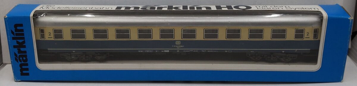 Marklin 4092 HO 2nd Class Passenger Carriage DB Bum Road #:51 80 22-70 986-0