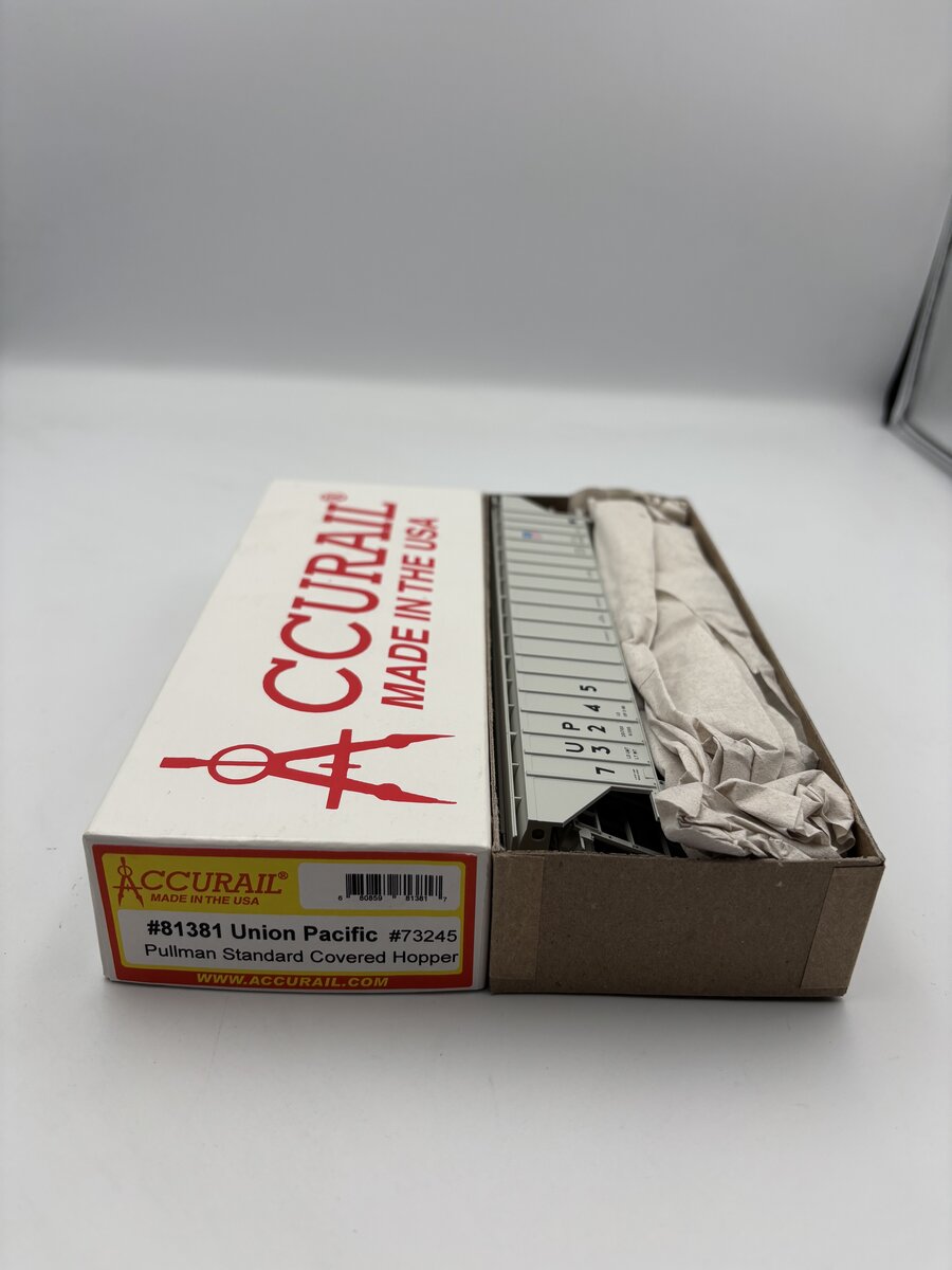 Accurail 81381 HO Union Pacific Shield Logo Pullman Standard Covered Hopper Kit
