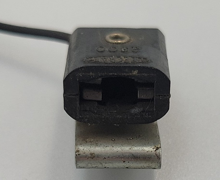 Leecraft 2300 Lamp Socket with Wire and Small Bracket