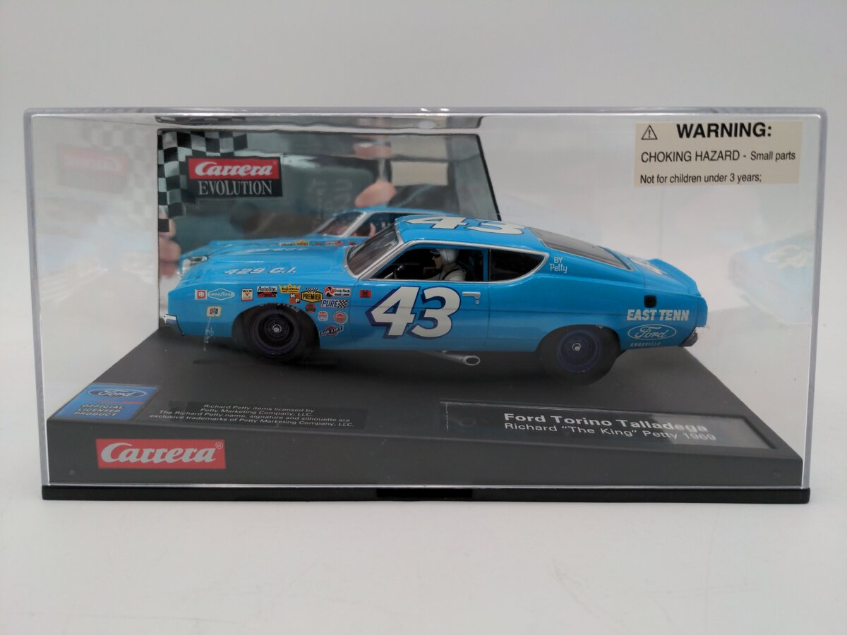 Carrera 27187 1:32 #43 Ford Torino Talladega Richard "The King" Petty 1969