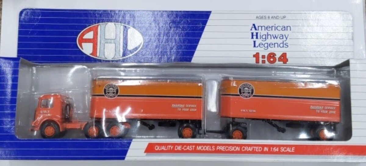 AHL L52203 1:64 Southern Pacific Lines Mack Model CJ Tractor Trailer
