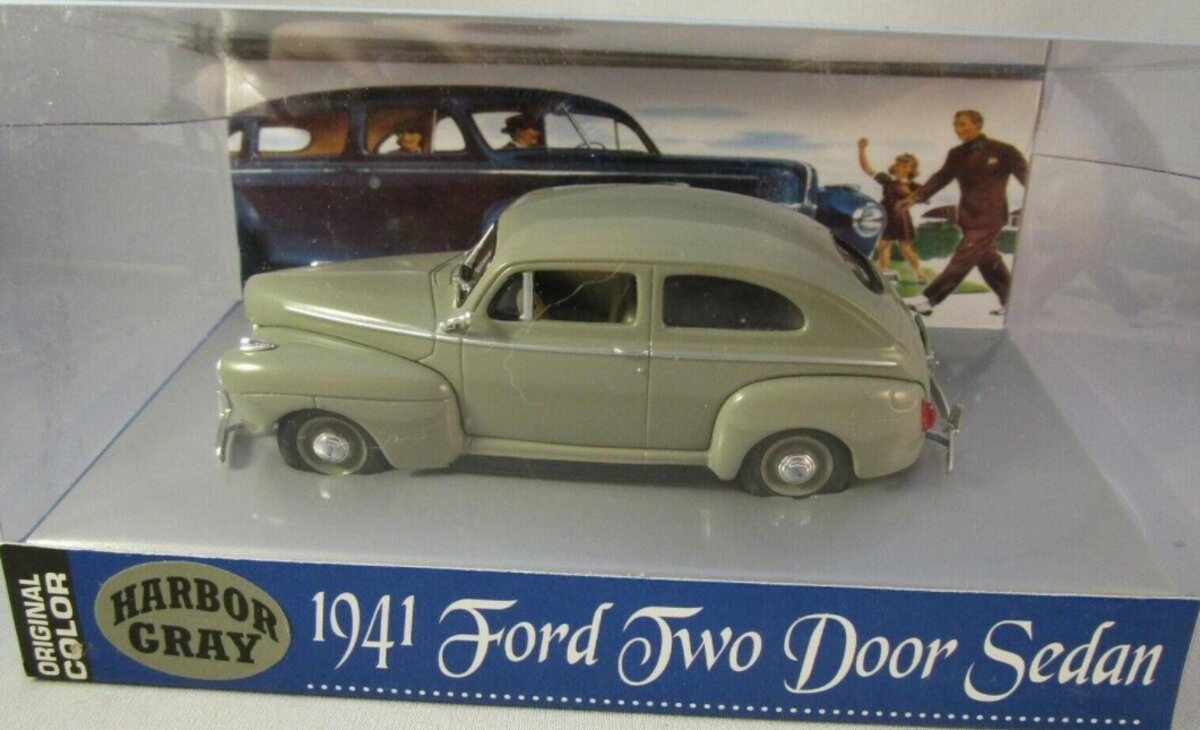 Fleer 1941-03 1:43 Harbor Gray 1941 Ford Two Door Sedan