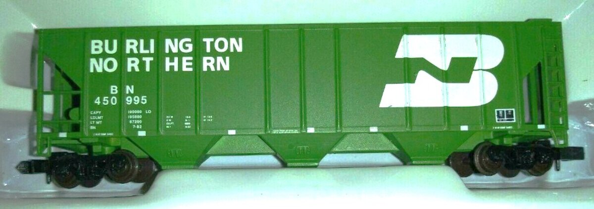 Walthers 932-8652 N Scale Burlington Northern Covered Hopper Road # 450582