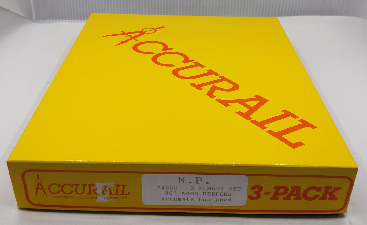 Accurail 4909 HO Scale Northern Pacific 40' Wood Reefer Kit (Set of 3)