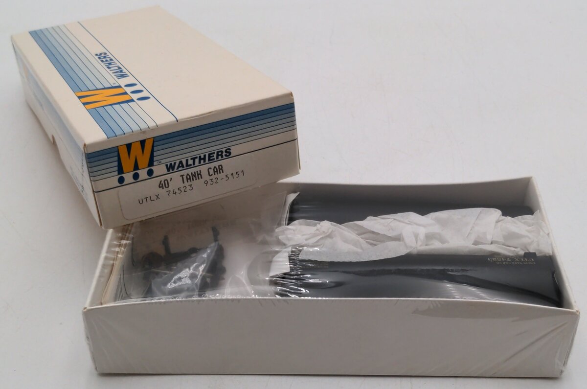 Walthers 932-5151 HO UTLX 40' Tank Car # 76904 Kit