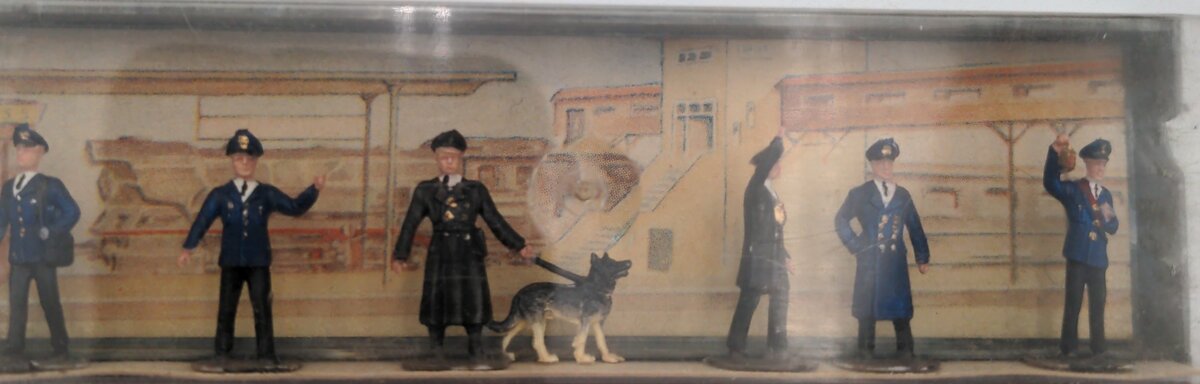 Merten 914 HO Scale Railroad Personnel Figures (Set of 6)