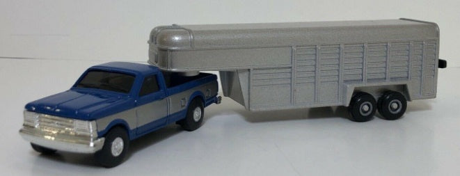 Ertl 311 1:64 Blue & Silver Ford F-250 Pickup W/Livestock Trailer FarMachines