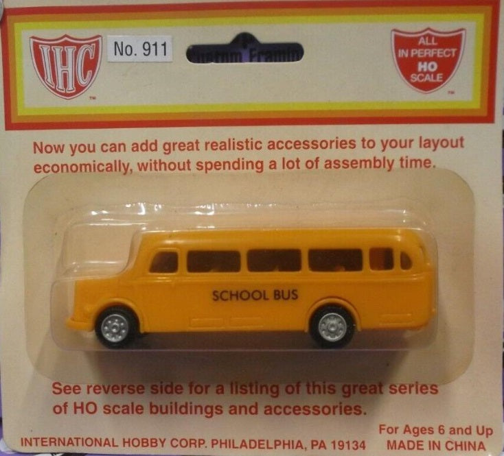 IHC 911 HO School Bus Plastic Model