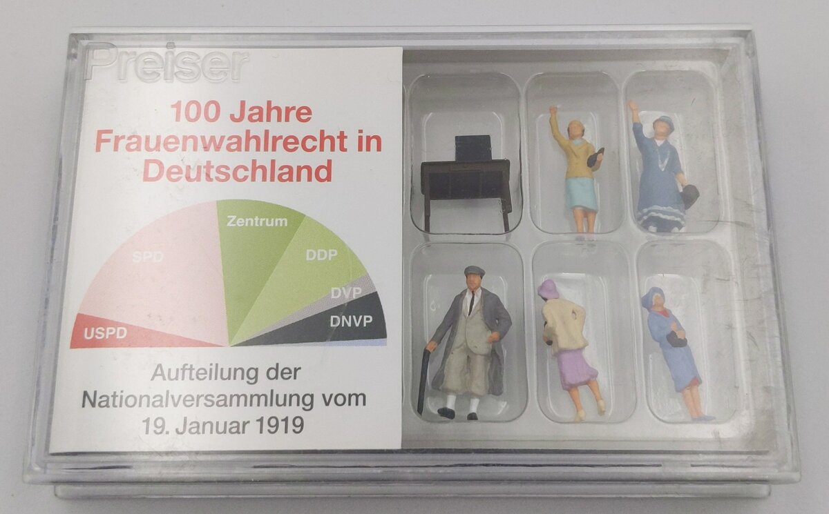 Preiser 13402 100 Yrs Womans Suffrage Townspeople