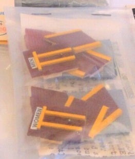 Le May Industries 102 HO Outhouses Kit (Box of 2)