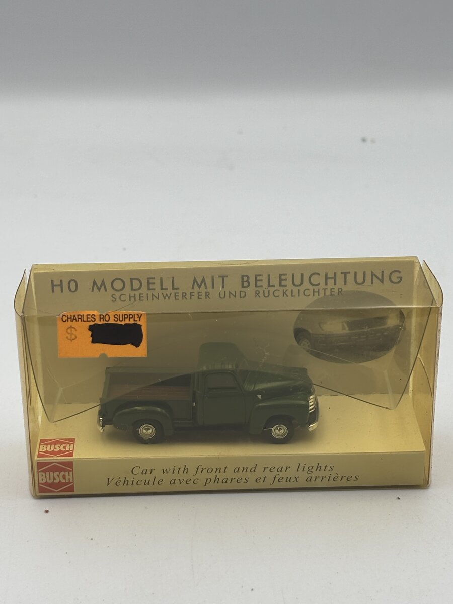 Busch 5643 1:87 HO Green Chevy Pick-Up with Lights