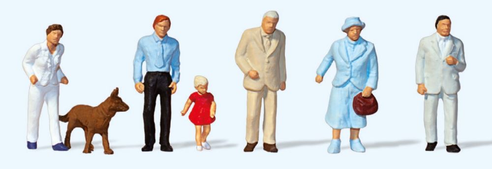 Preiser 14089 HO Passers-By Figures in Summer Clothes with a Dog (Set of 5)