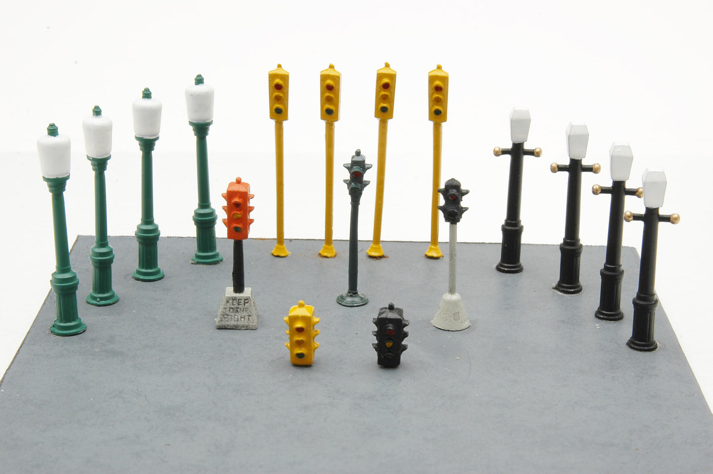 JL Innovative Design 346 HO Vintage Street Lights & Stop Lights (Set of 17)