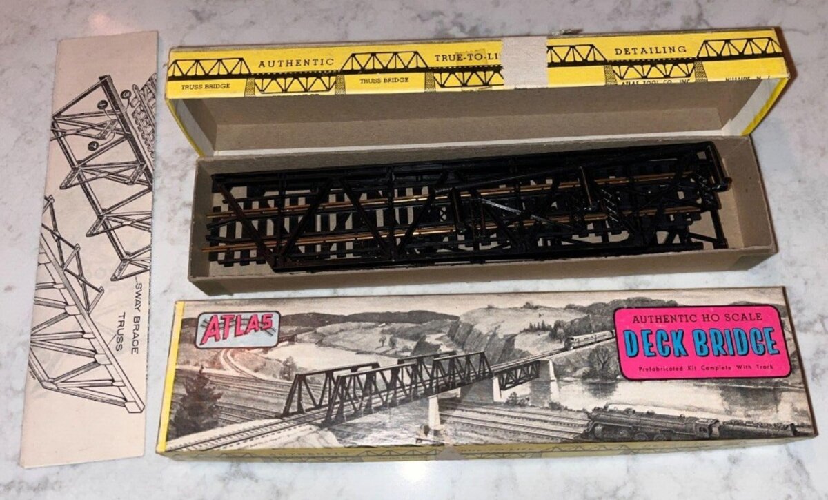 Atlas 0884 HO Scale Code100 Nickel Deck Truss Bridge W/Track Kit