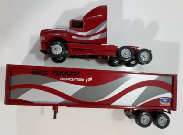 Winross 102-6 1:64 Hardrunner Ford Aeromax 120 Semi Truck Tractor & Trailer