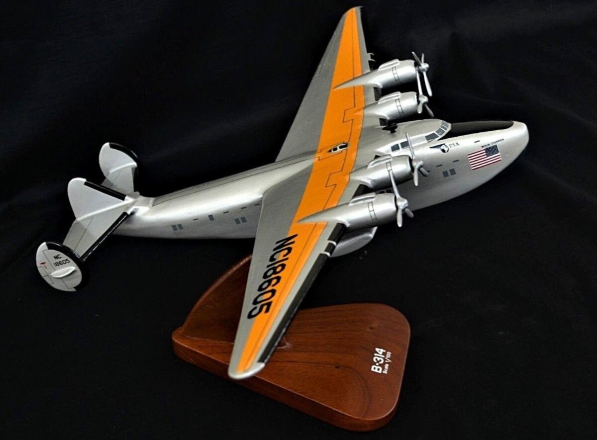 Daron Worldwide Trading G0310 1:100 Pan American B-314 Dixie Clipper PAA w/Stand