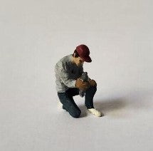 Arttista 715 S Scale Man Kneeling With A Wrench Figure