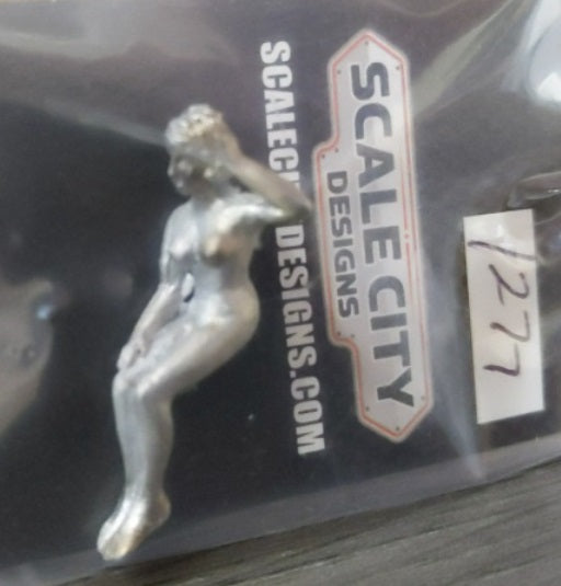 Scale City Designs 1277 O Scale Sitting Woman Without Clothing White Metal