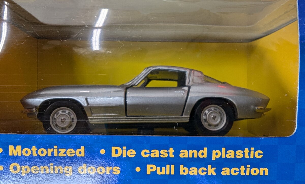 Maisto 21094 1:43 Diecast Road & Track Power Racer Silver Classic Corvette
