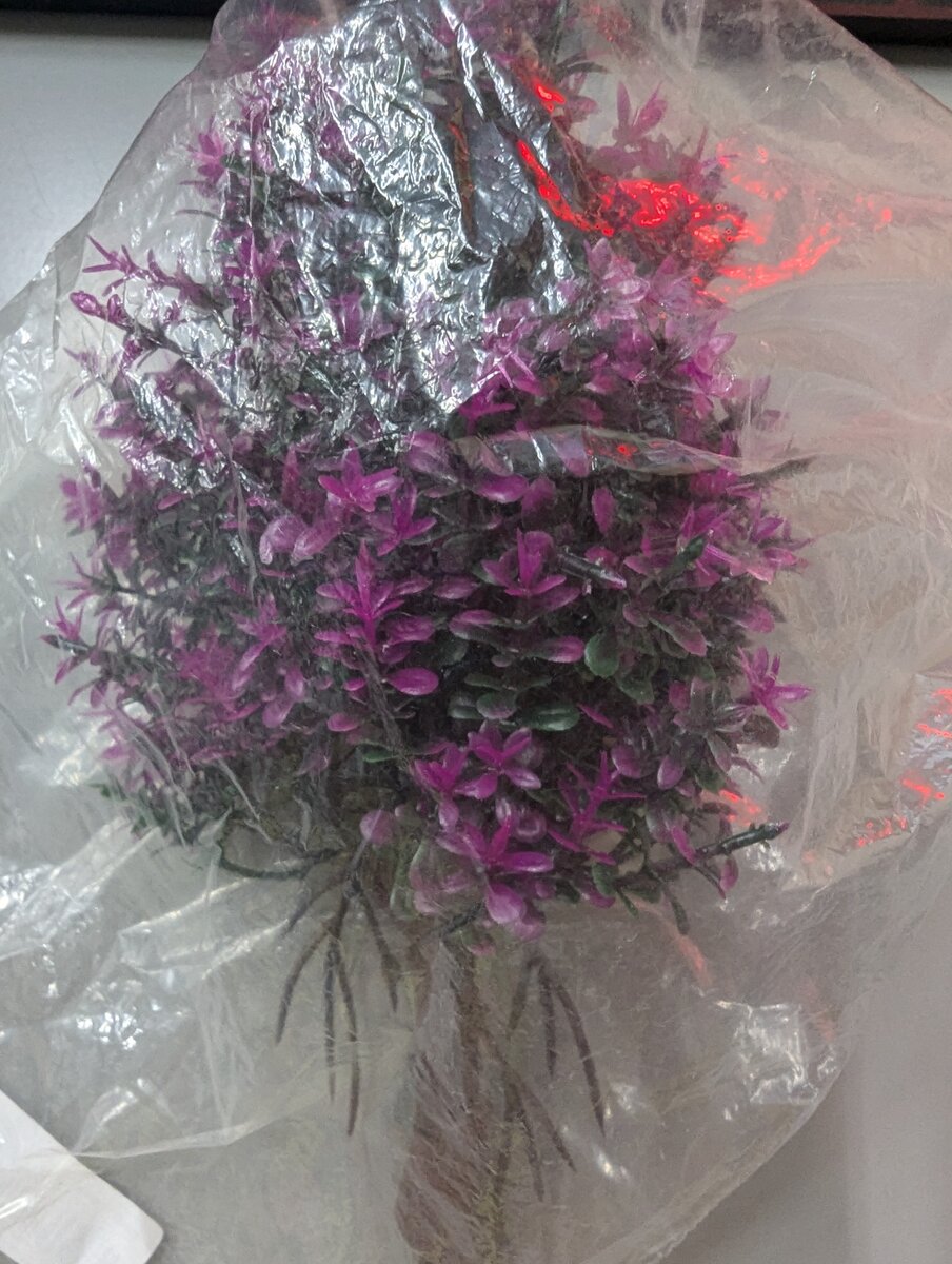 Trainz 6762 HO Scale Plastic Single Fuchsia Flowering Tree