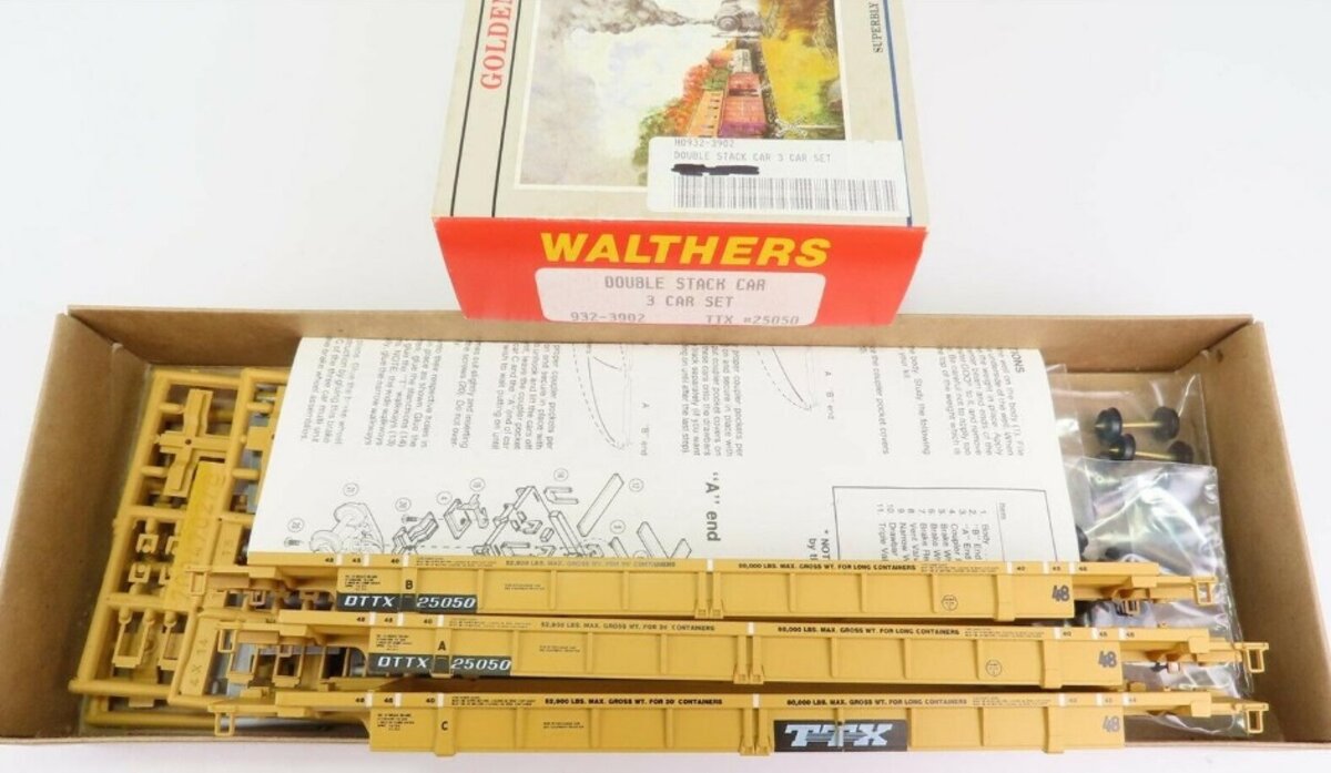 Walthers 932-3902 HO Scale TTX Double Stack Car #25050 Kit (Set of 3)