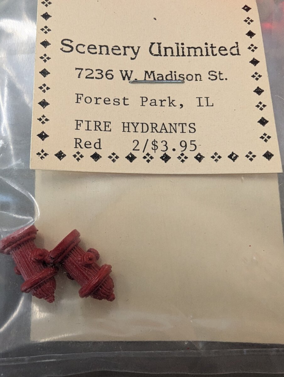 Scenery Unlimited 36 HO Scale Die Cast Red Fire Hydrants (Set of 2)