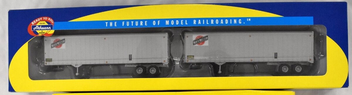 Athearn 70472 HO Scale C&NW 40'' Trailers # 203768 & 203815 (Box of 2)