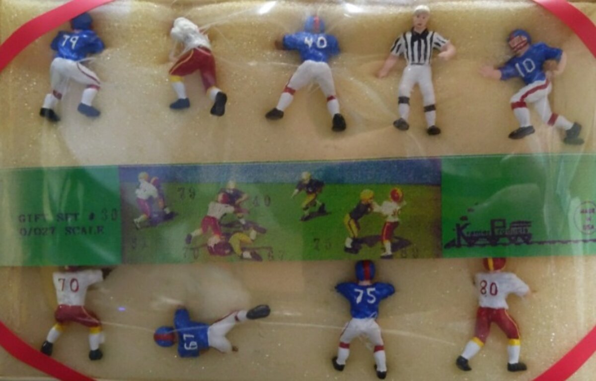 Kramer 30 O/O27 Football Players & Referee Hand Painted Metal Figures