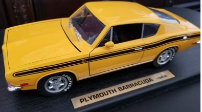 Road Legends 92178 1:18 Die Cast Yellow & Black 1969 Plymouth