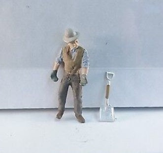 Arttista 1534 O Scale Worker/Period Fireman Holding a Shovel Pewter Figure