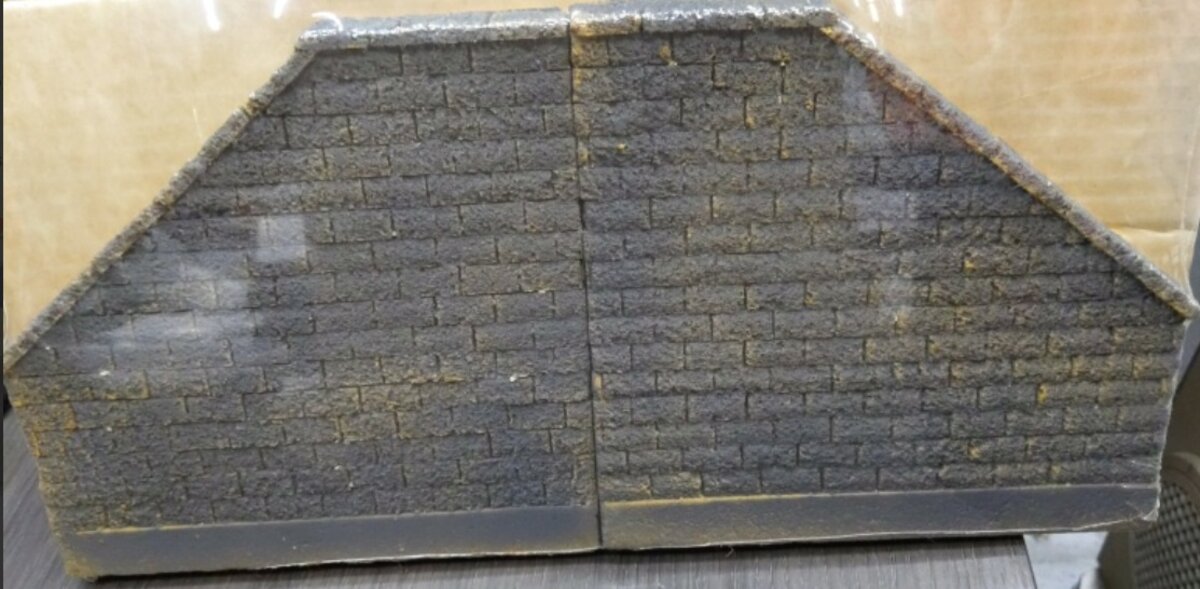 Right-of-Way 7002W O Scale Cut Stone Wings-Gray
