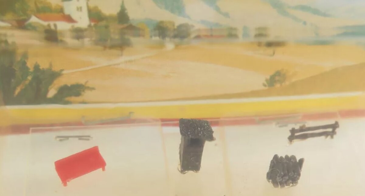 Noch 4291 Z Scale Diorama Outdoor Elements Field Benche/Fence/Toilet & Firewoood