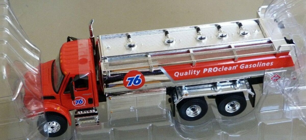 First Gear 50-3239 1:50 Scale International Durastar Liquid Fuel Tanker Truck