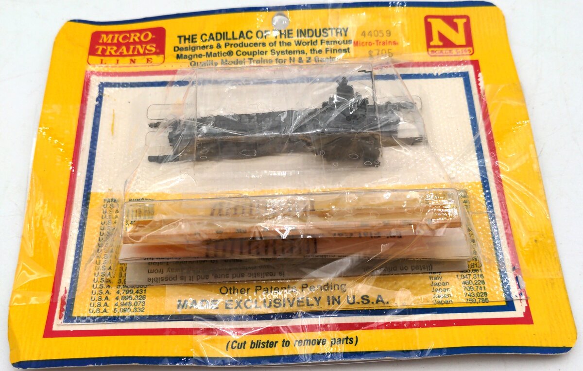 Micro-Trains 04400051 N Scale Weyerhaeuser 50' Flat Car #44050