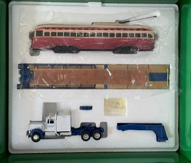 Corgi US24903 1:50 Kenworth W925 Hauling PCC Streetcar on 5-Axle Lowboy Set