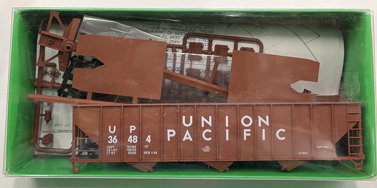 Bowser 55104 HO Union Pacific 100 Ton 45' 3 Bay Hopper #37063